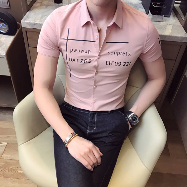 Cămașă modernă subțire pentru bărbați, cu mâneci scurte și inscripții în trei culori