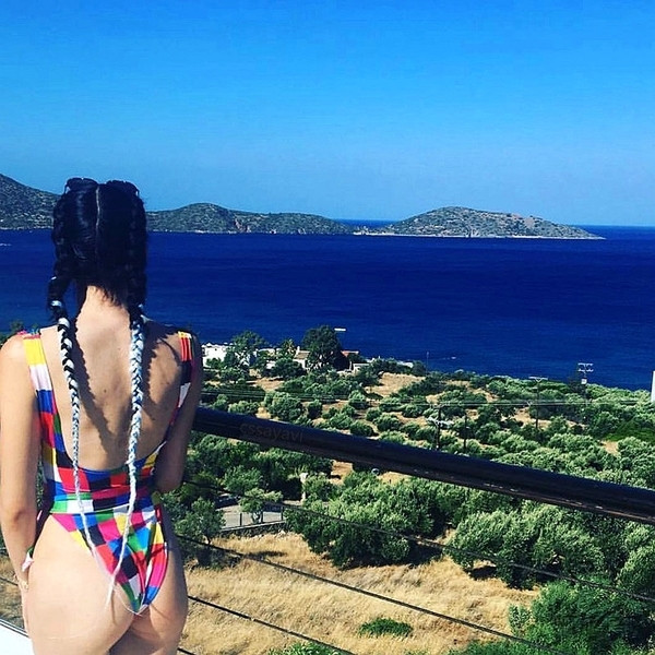 Costum de baie complet NOU în culori irizate în două modele