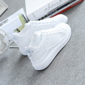 Adidasi de dama proaspeti cu plasa si aplicatie in alb