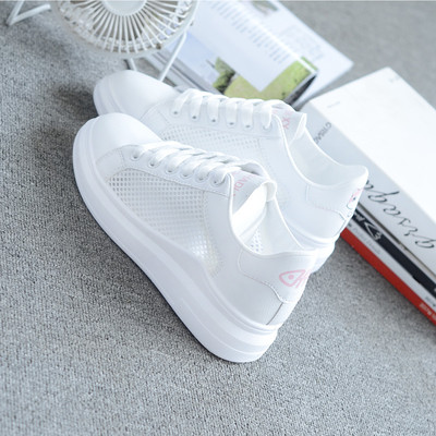 Adidasi de dama proaspeti cu plasa si aplicatie in alb