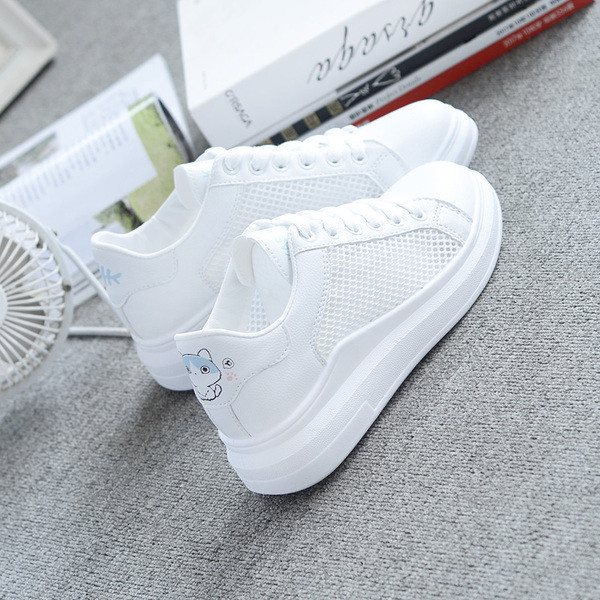 Adidasi de dama proaspeti cu plasa si aplicatie in alb