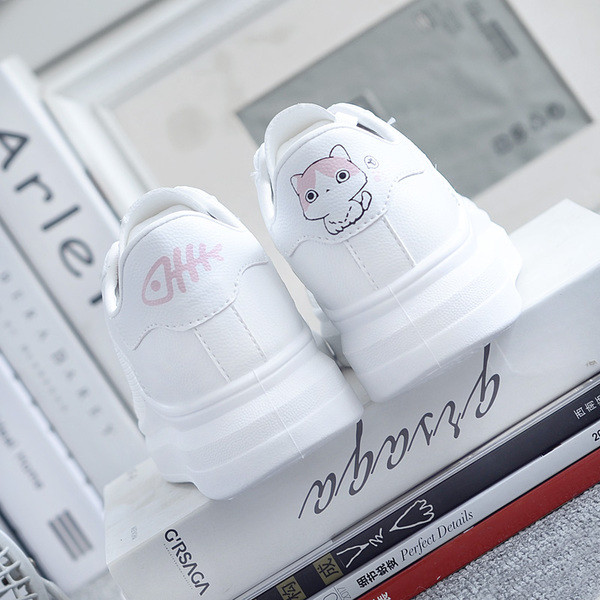 Adidasi de dama proaspeti cu plasa si aplicatie in alb