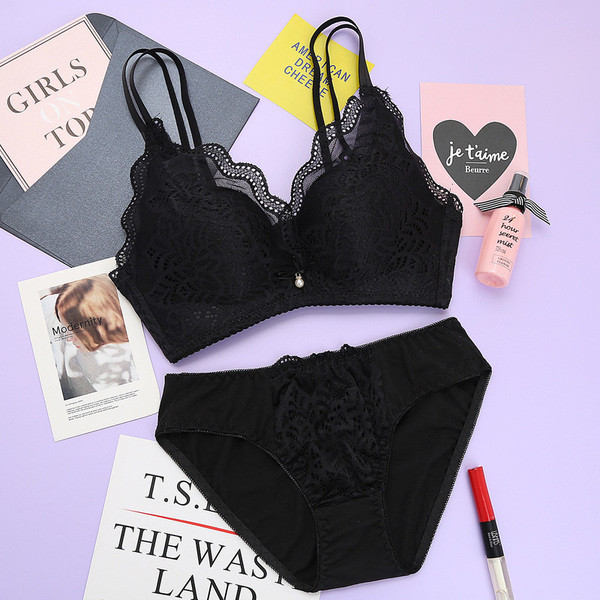 Γυναικεία δαντελένια σουτιέν με επένδυση σε διάφορα χρώματα