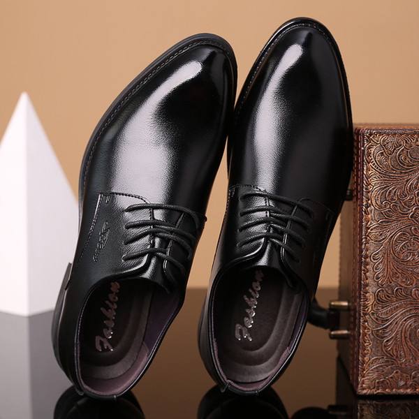 Pantofi formali pentru bărbați ascuțiți în negru