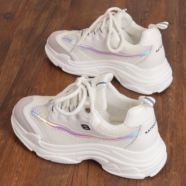 Adidași de damă proaspeți, potriviti pentru sport