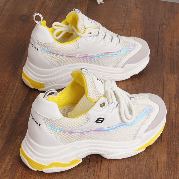 Adidași de damă proaspeți, potriviti pentru sport