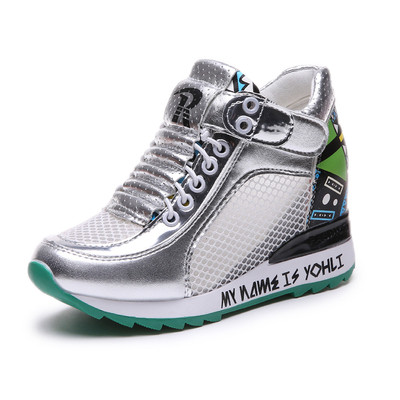 Καλοκαιρινά γυναικεία παπούτσια με έγχρωμα στοιχεία