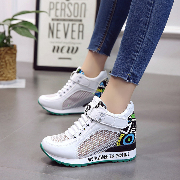 Καλοκαιρινά γυναικεία παπούτσια  με έγχρωμα στοιχεία