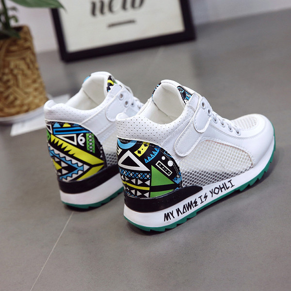 Καλοκαιρινά γυναικεία παπούτσια  με έγχρωμα στοιχεία