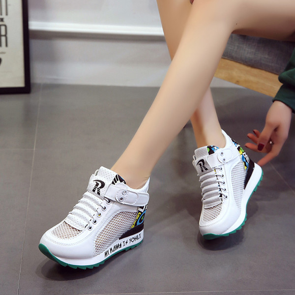 Καλοκαιρινά γυναικεία παπούτσια  με έγχρωμα στοιχεία