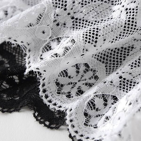 Γυναικεία  μπικίνι  από δαντέλα σε λευκό και μαύρο  χρώμα