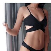 Γυναικείο σουτιέν με βαθύ λαιμόκοψη και κορσέδες σε μαύρο χρώμα