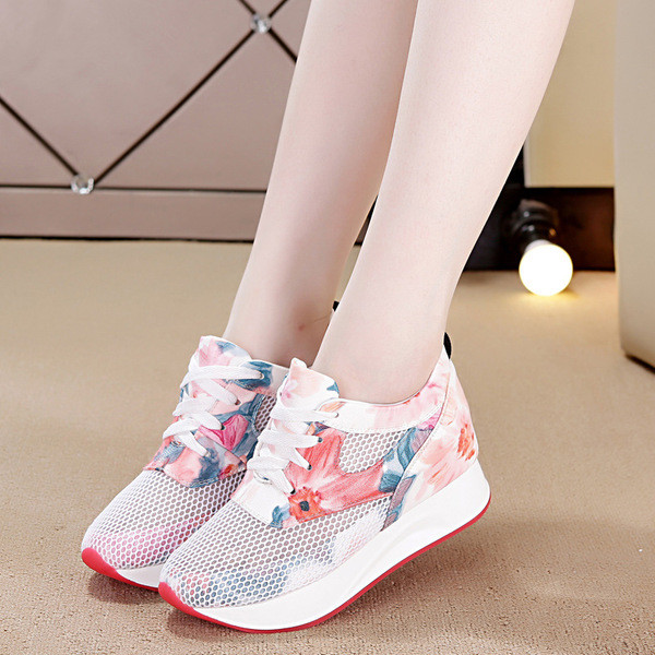 Tenisi dama colorati cu motive florale in mai multe culori