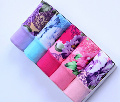 Set 5 slip de dama cu decor floral