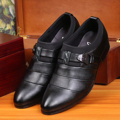 Men`s shoes in black color without laces