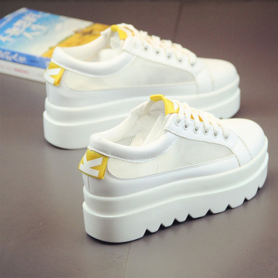 Tenisi de dama proaspeti cu plasa