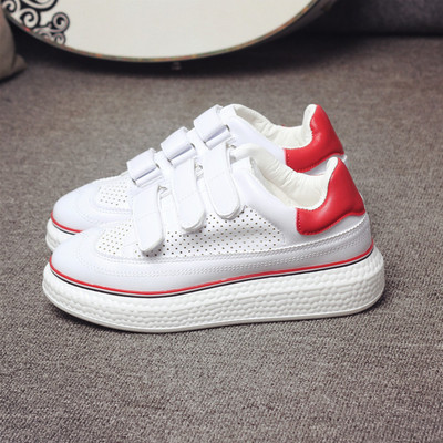 Adidași de damă proaspeți, cu talpă înaltă și petice