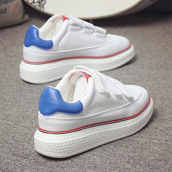 Adidași de damă proaspeți, cu talpă înaltă și petice