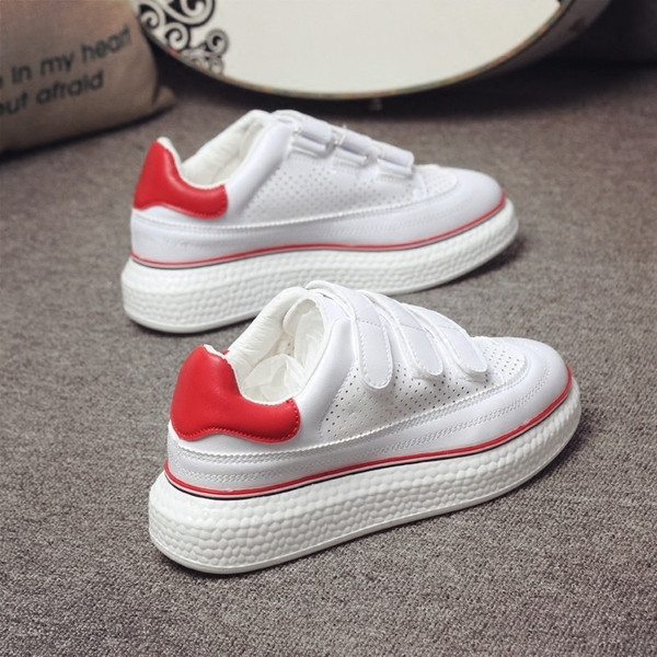 Adidași de damă proaspeți, cu talpă înaltă și petice