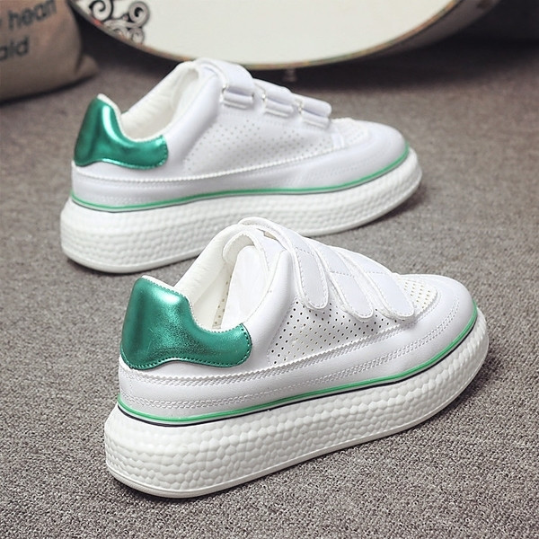 Adidași de damă proaspeți, cu talpă înaltă și petice