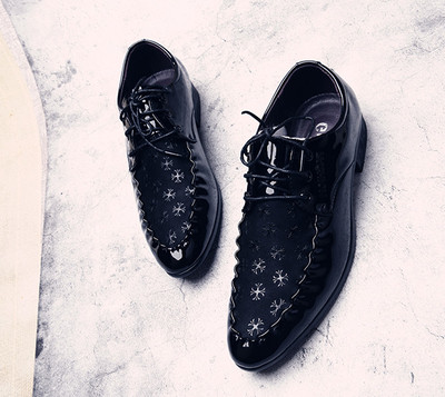 Pantofi barbatesti moderni cu decor in doua modele