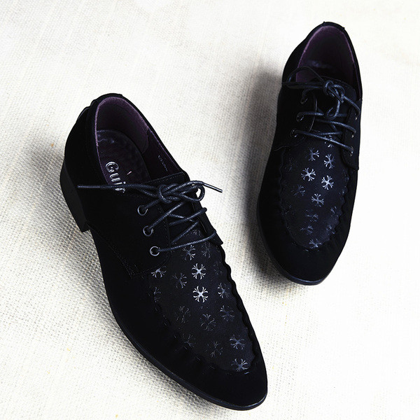 Pantofi barbatesti moderni cu decor in doua modele