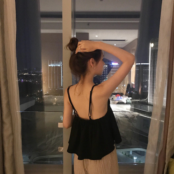 Γυναικείο αμάνικο  με ντεκολτέ σε σχήμα V σε μαύρο χρώμα