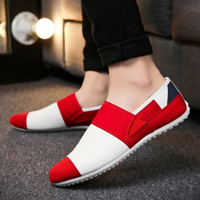 Mocasini de vara barbatesti in diferite modele cu motive colorate, broderii si imprimeu