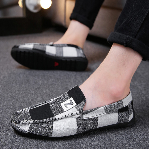 Mocasini de vară pentru bărbați în carouri în alb-negru