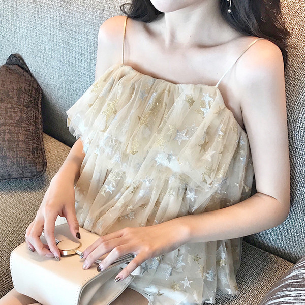 Top de dama de culoare deschisa cu elemente stralucitoare