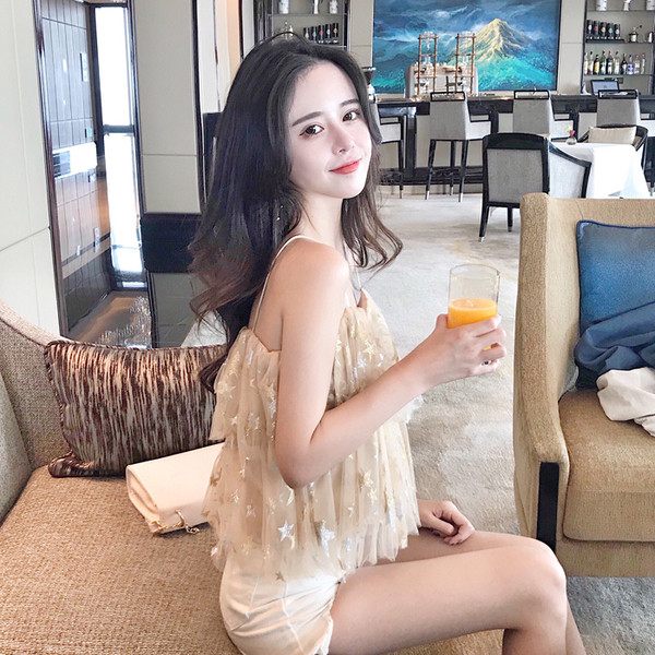 Top de dama de culoare deschisa cu elemente stralucitoare