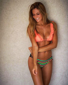 Costum de baie casual din două piese, cu top și jos într-o singură culoare în culori irizate