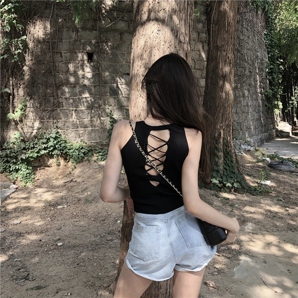 Top scurt de dama cu cravate in culorile gri si negru