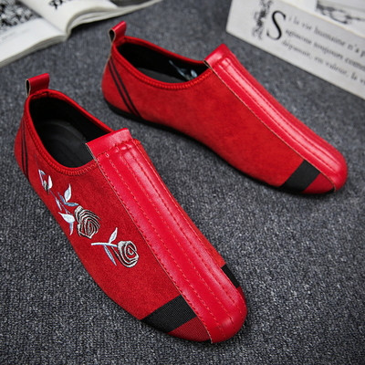 Κομψά ανδρικά μοκασίνια με κεντήματα