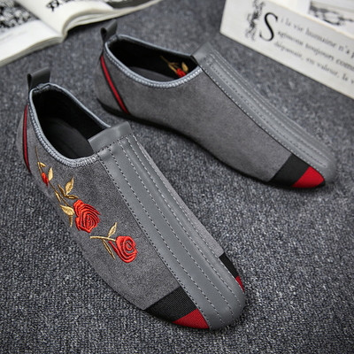 Κομψά ανδρικά μοκασίνια με κεντήματα