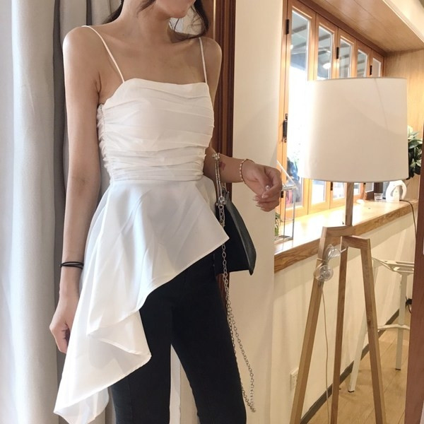 Maieu de damă simetric în alb și negru