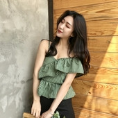 Maieu modern de damă cu volane în roșu și verde