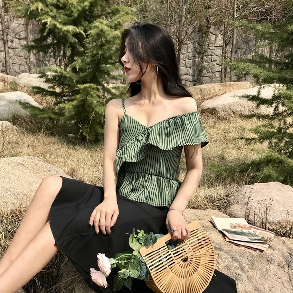 Maieu modern de damă cu volane în roșu și verde