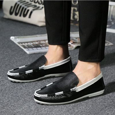 Ανδρικά δερμάτινα μοκασίνια με εξωτερική διακόσμηση