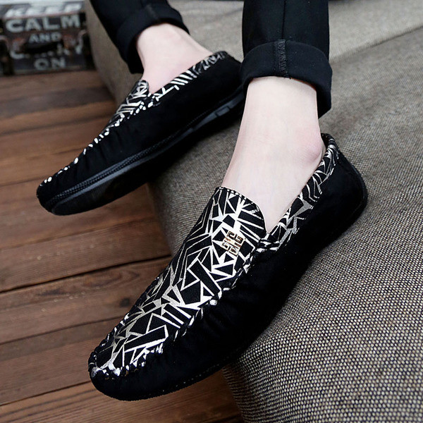 Mocasini eleganti de piele intoarsa pentru barbati cu forme geometrice