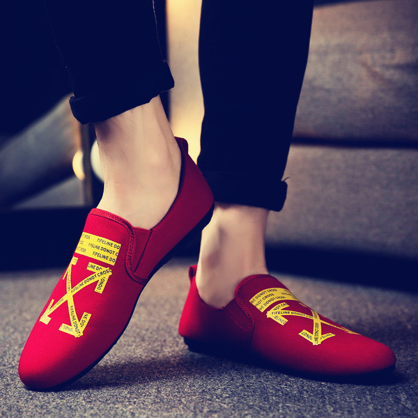 Model nou de mocasini barbatesti in doua culori cu imprimeu si inscriptionare