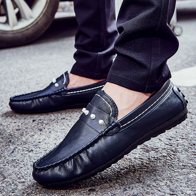 Mocasini pentru bărbați din piele ecologică moale cu nituri metalice