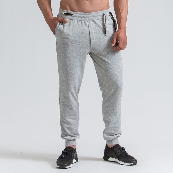 Costum sport barbati cu margini colorate in doua culori