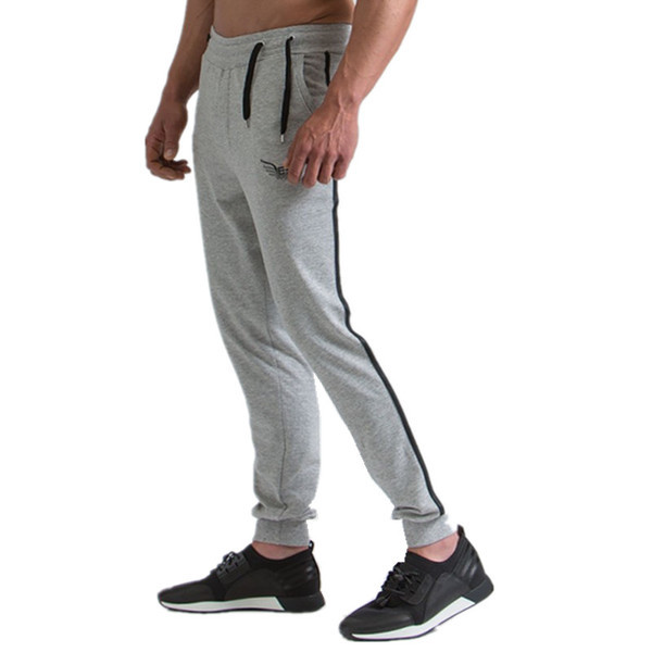 Costum sport barbati cu margini colorate in doua culori