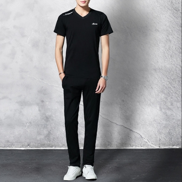 Echipa sportivă masculină - Tricou cu mâneci scurte și decolteu în V și pantaloni lungi