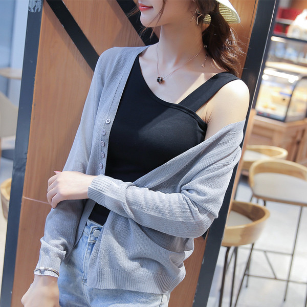 Top de damă modern în negru, alb și gri