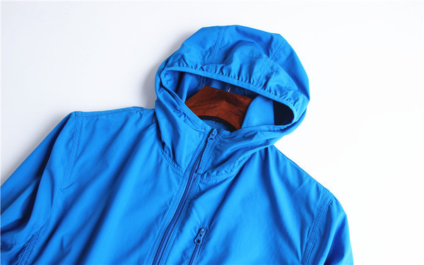 Topuri pentru bărbați de primăvară în trei culori