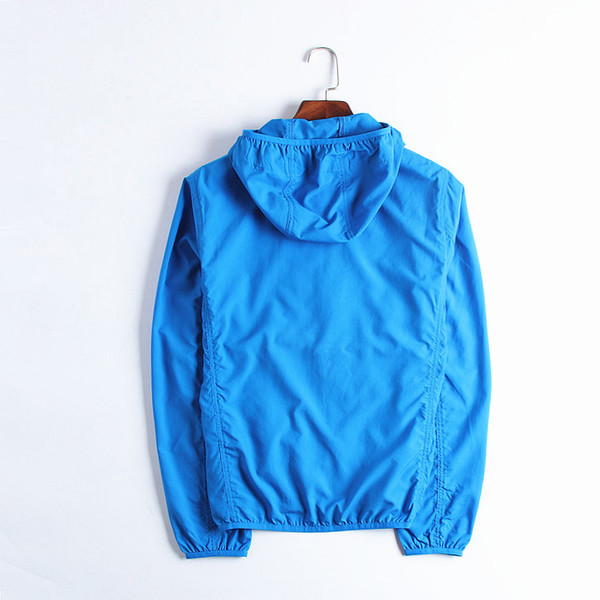 Topuri pentru bărbați de primăvară în trei culori