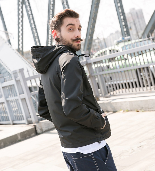 Ανδρική μπλούζα αθλητισμού με μεγάλη τσέπη σε τρία χρώματα