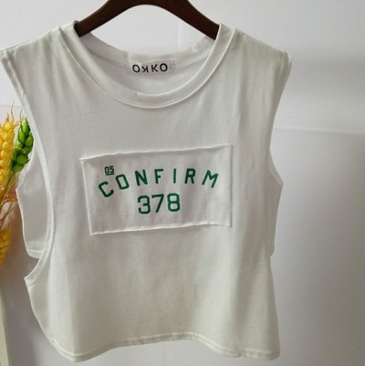 Maiou de zi cu zi pentru damă cu inscripție în mai multe culori - două modele